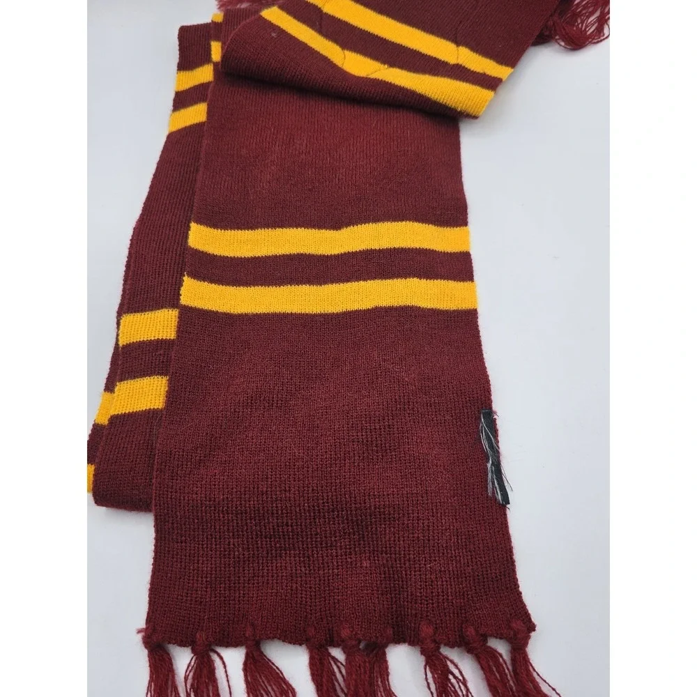 Harry Potter‎ Gryffindor Red Yellow Winter Scarf Warner Bros Large Crest- NO TAG